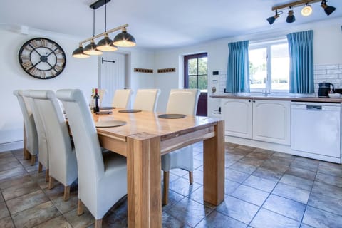 The Cross - 4 Bedroom Cottage - Llangennith (6205)