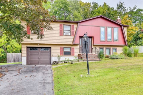 Monroe Vacation Rental | 4BR | 2BA | 1,700 Sq Ft | 5 Steps to Enter