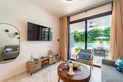 Aqua Fam  Swim  out Suite - Pool @ Cana Rock G 117 (1005)