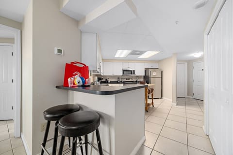 Breakfast bar and kitchen