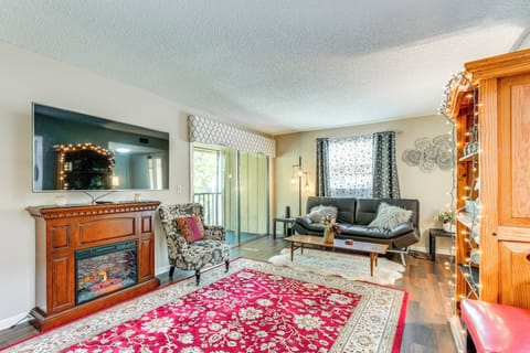 Deltona Vacation Rental | 2BR | 2BA | 897 Sq Ft | Stairs to Enter