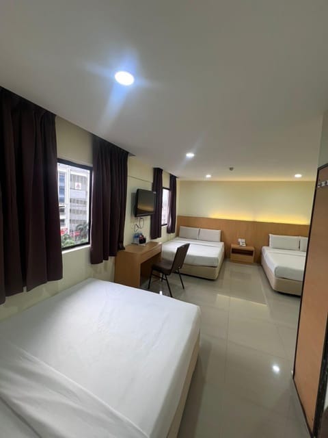 Family Room, Non Smoking | Desk, free WiFi, bed sheets