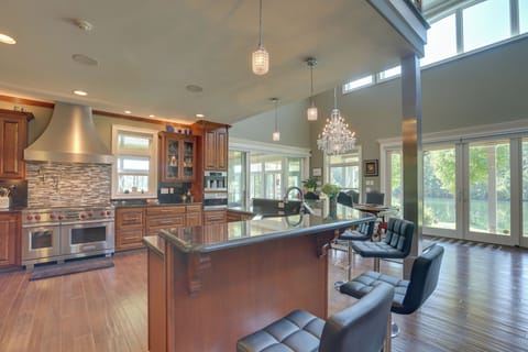 House (5 Bedrooms) | Interior