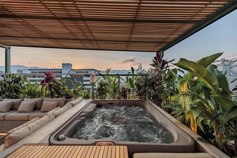 Private spa tub