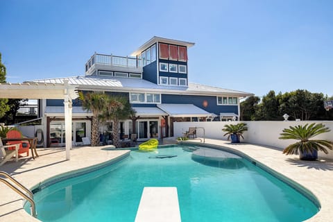 Welcome to Sunshine Estate!