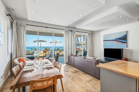 Cook, eat, relax, and laugh with the ocean always in sight. Here, the sea is not a background. It’s part of your everyday rhythm.