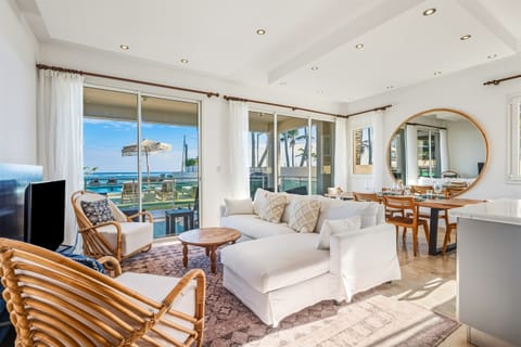 Bright, open, and right next to the ocean. Mornings feel lighter here, afternoons slower, and sunsets unforgettable as the sea becomes part of your living space.