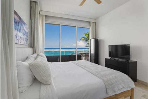 Imagine waking up here, opening the curtains, and seeing the ocean right in front of you. A calm, bright bedroom designed for rest, comfort, and unforgettable mornings.