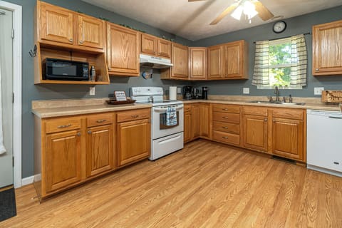 Fully equipped kitchen