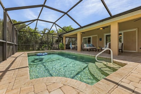 Screened in pool area - Paradise waiting for you!