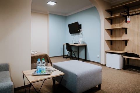 Double or Twin Room | Desk, laptop workspace, free WiFi, bed sheets