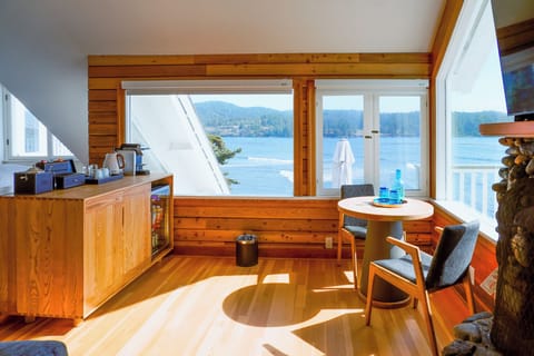 Deluxe Suite | Free minibar items, in-room safe, individually decorated