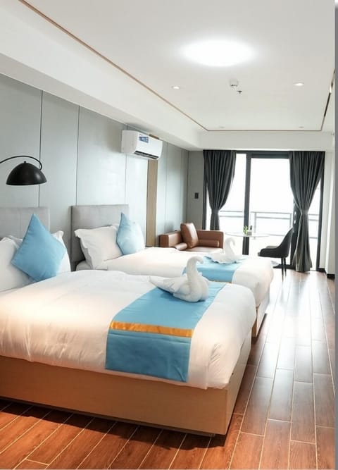 Deluxe Room, Balcony, Ocean View | Down comforters, pillowtop beds, individually decorated