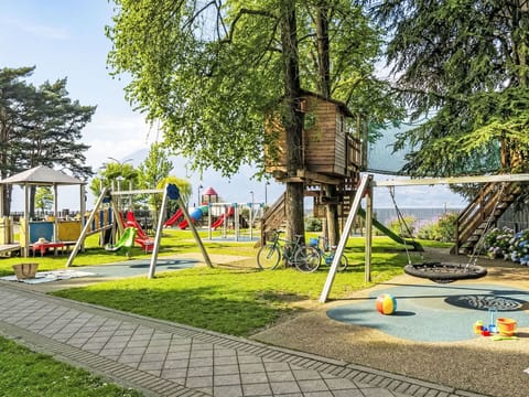 Outdoor Play Equipment, Public Space, Playground Slide, Human Settlement, Park, Recreation, Playground, Lawn, Shade, Garden