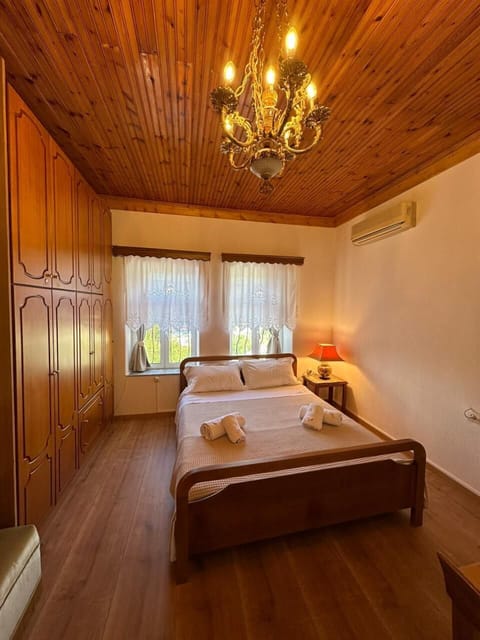 Premium Double Room, 1 King Bed, Private Bathroom, City View | Hypo-allergenic bedding, down comforters, individually furnished