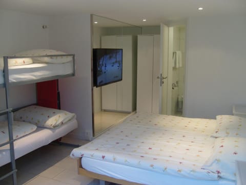 In-room safe, free WiFi, bed sheets, alarm clocks