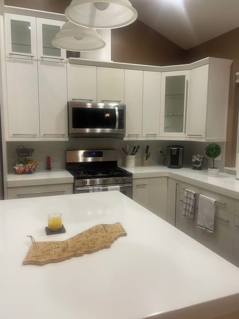 Happiness is a Kitchen Full of Family and delicious home cooked meals!