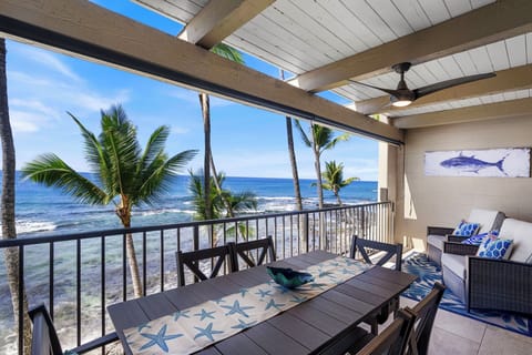 Lanai dining and relaxing!
