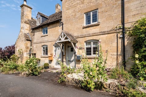 Honeysuckle Cottage - StayCotswold