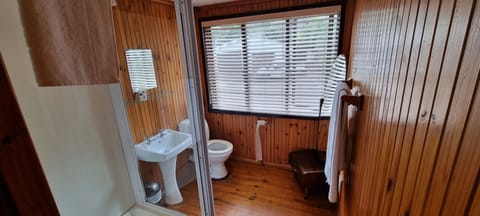 Standard Double Room, Lagoon View | Bathroom | Shower, hair dryer, towels