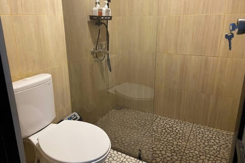 Standard Double Room, Mountain View | Bathroom | Shower, rainfall showerhead, free toiletries, hair dryer