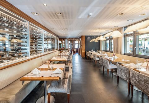 Breakfast, lunch, dinner served; Regional cuisine 