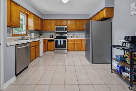 Full kitchen with refrigerator, oven, stove, microwave, and dishwasher