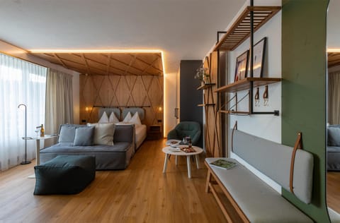 Premium Double Room | Hypo-allergenic bedding, free minibar, in-room safe, desk