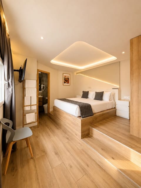 Double Room, City View | Down comforters, memory foam beds, soundproofing, WiFi (free)
