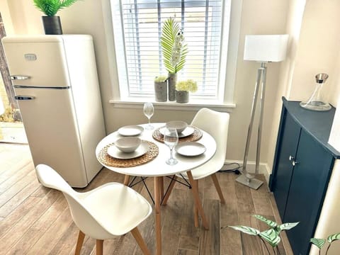 Apartment | Dining