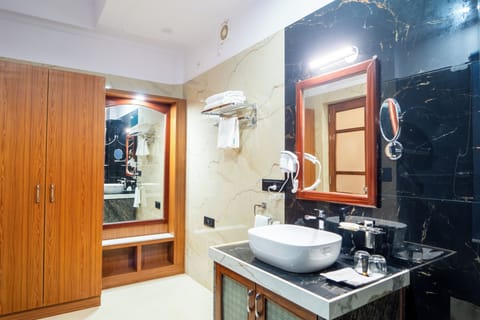 Standard Double or Twin Room | Bathroom | Shower, free toiletries, hair dryer, bathrobes