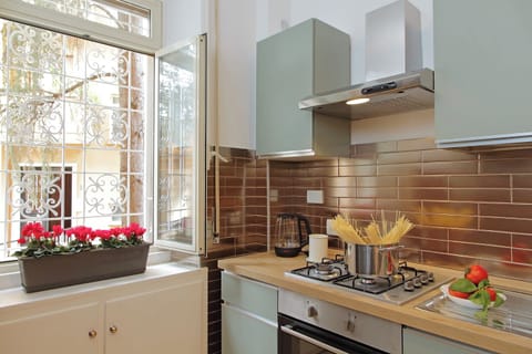 Comfort Apartment, Garden View | Private kitchen | Shared fridge, electric kettle