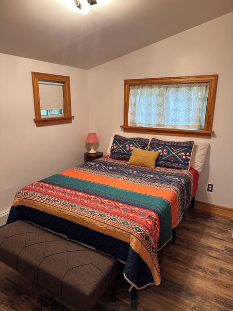 1st floor bedroom queens bed