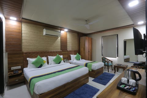 Deluxe Triple Room, City View | Premium bedding, down comforters, laptop workspace, free WiFi