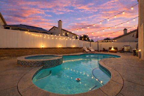 Lovely Backyard with pool and jacuzzi
