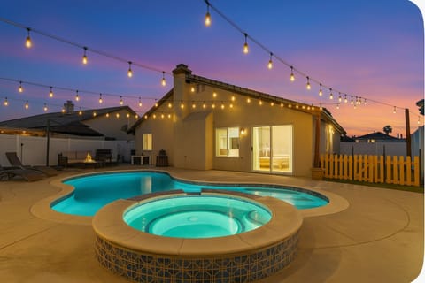 Lovely Backyard with pool and jacuzzi