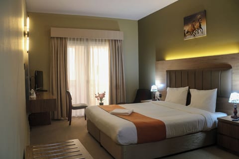 Deluxe King Room, Balcony, City View | Laptop workspace, free WiFi, bed sheets