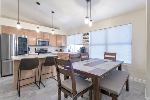 Dining for 6 at the kitchen table plus 2 bart stools at the island