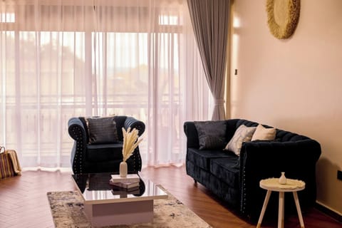 Economy Apartment, Hill View | Living area