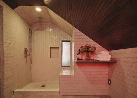 La Sirena Suite  | Premium bedding, in-room safe, iron/ironing board, free WiFi