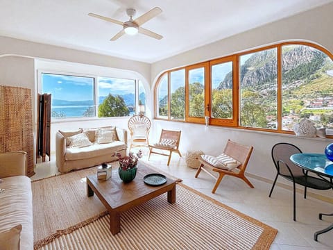Standard Condo, 2 Bedrooms, Sea View | Living area