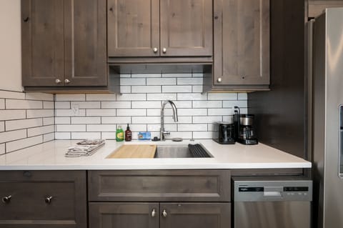 House, 2 Bedrooms | Private kitchen | Fridge, oven, coffee/tea maker, toaster