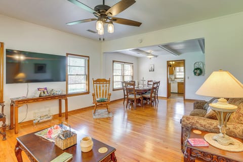 Lineville Vacation Rental | 3BR | 2BA | 1 Step Required | 1,850 Sq Ft