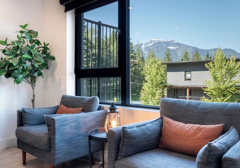 Condo | Living area | Flat-screen TV