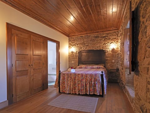 Casa da Eira | In-room safe, blackout drapes, soundproofing, iron/ironing board