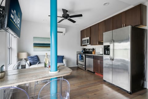 The Quad at 493 - 4 Suites - Right on King!