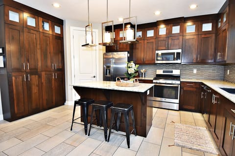 Family House, Mountain View | Private kitchen | Full-size fridge, microwave, oven, stovetop