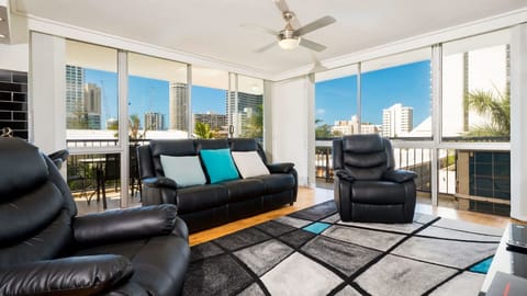 Open-plan living with air-conditioning and ceiling fans to keep you cool, plus direct balcony access to soak in the Gold Coast atmosphere.