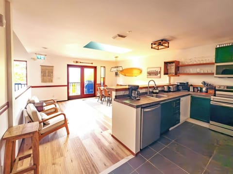 Deluxe Room | Private kitchen