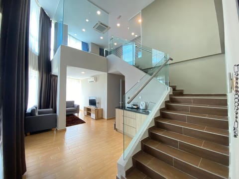 PREMIER DUPLEX | Desk, soundproofing, iron/ironing board, WiFi (free)